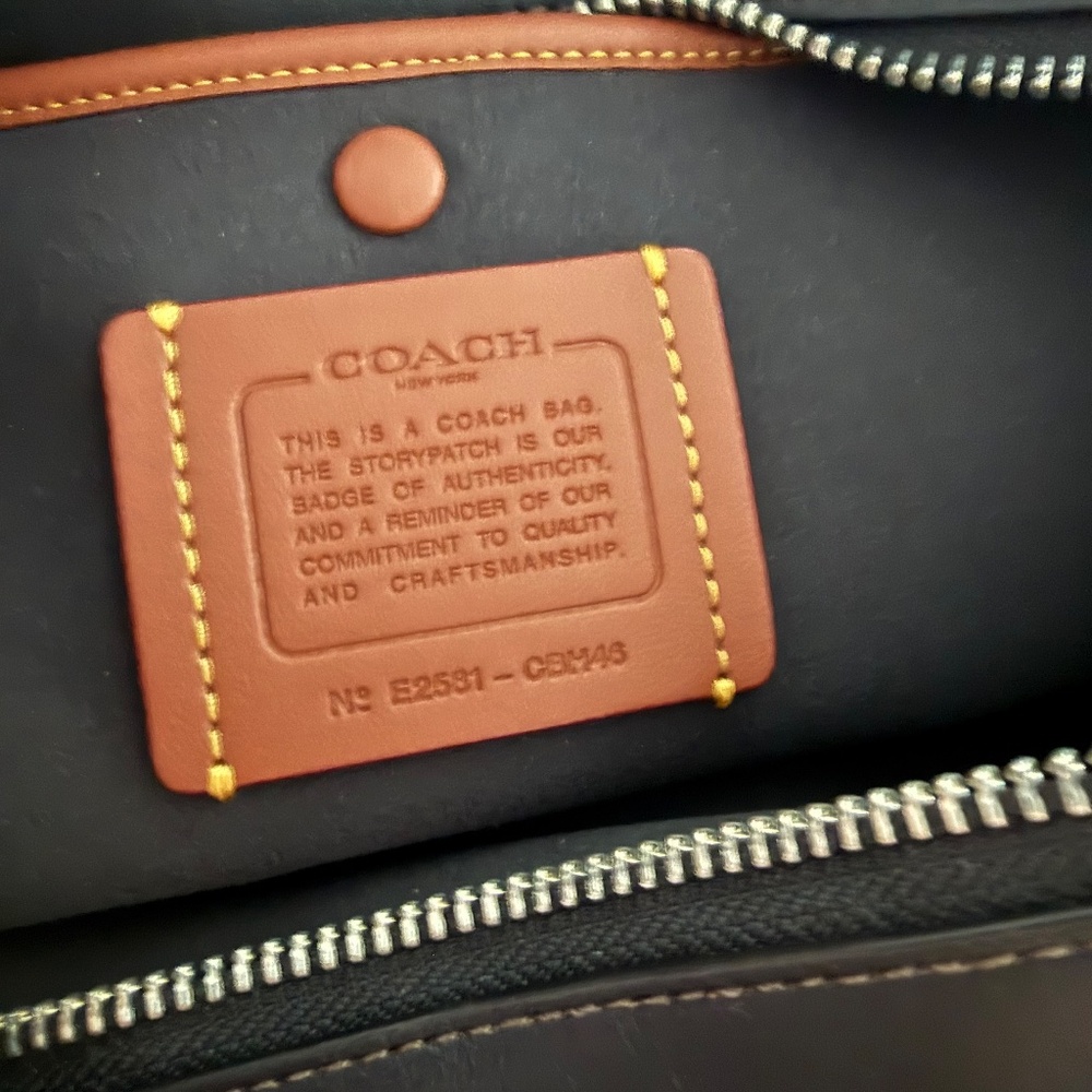 Coach Empire 28 in Loved Leather - Picture 6 of 7
